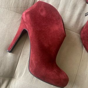 Super cute *maroon* Jessica Simpson boot heels